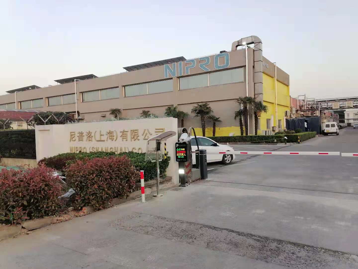 尼普洛-公司停車(chē)車(chē)輛管理系統(tǒng)安裝完成